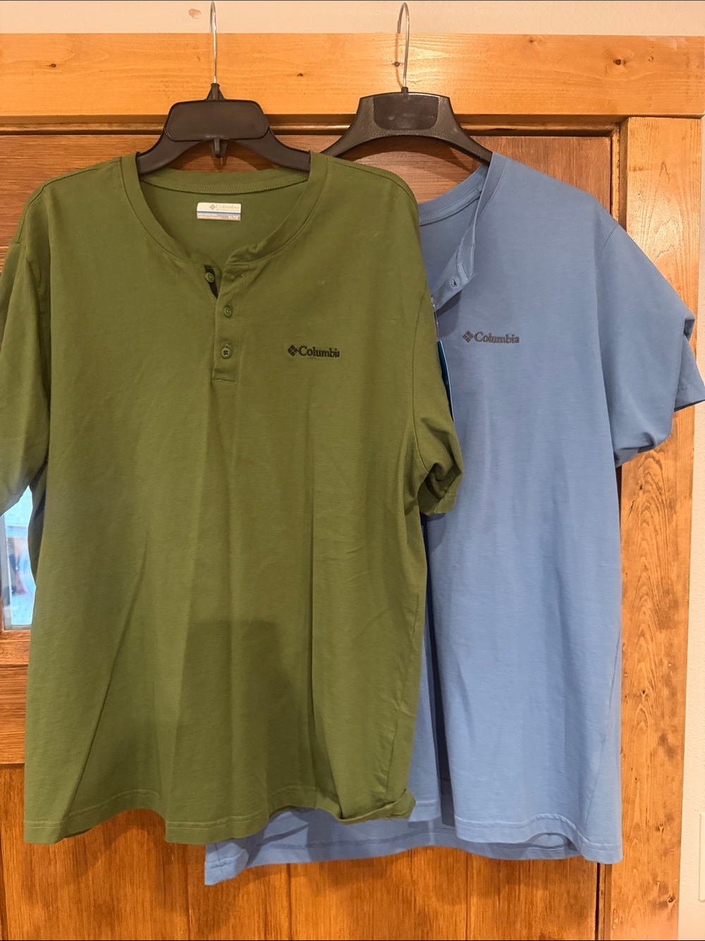 Columbia Olive Green Henley & Light Blue Tee Set